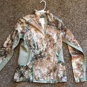 Woman’s Cabelas quarter zip sweatshirt